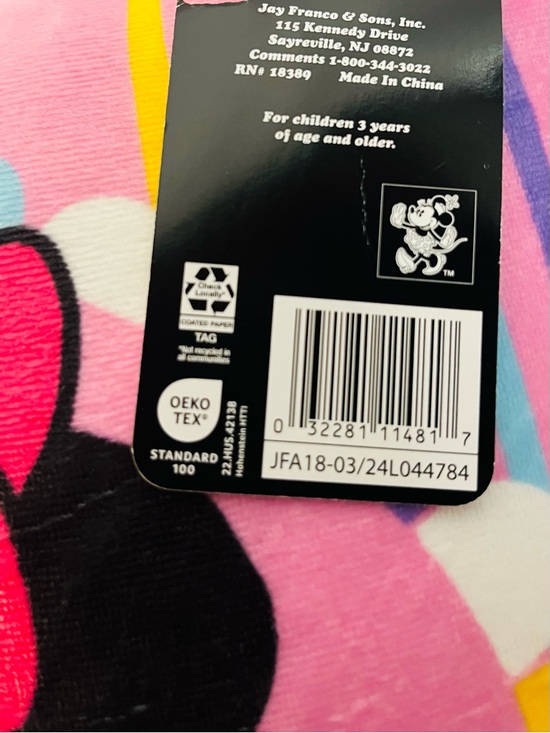 Disney Minnie Mouse Bath Towel and Bath Buddies Set with Minnie Mouse Pillow - Picture 6 of 7